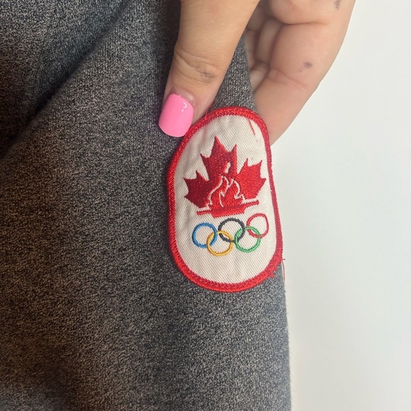 HUDSONS BAY CO, size S, 2010 Canada Olympic gray sweater, thick, hood - Picture 4 of 7